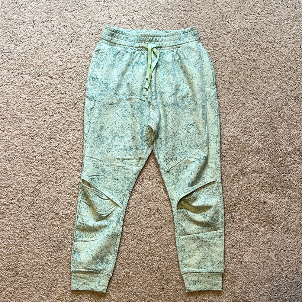 Gymshark Chalk Joggers in Light Green